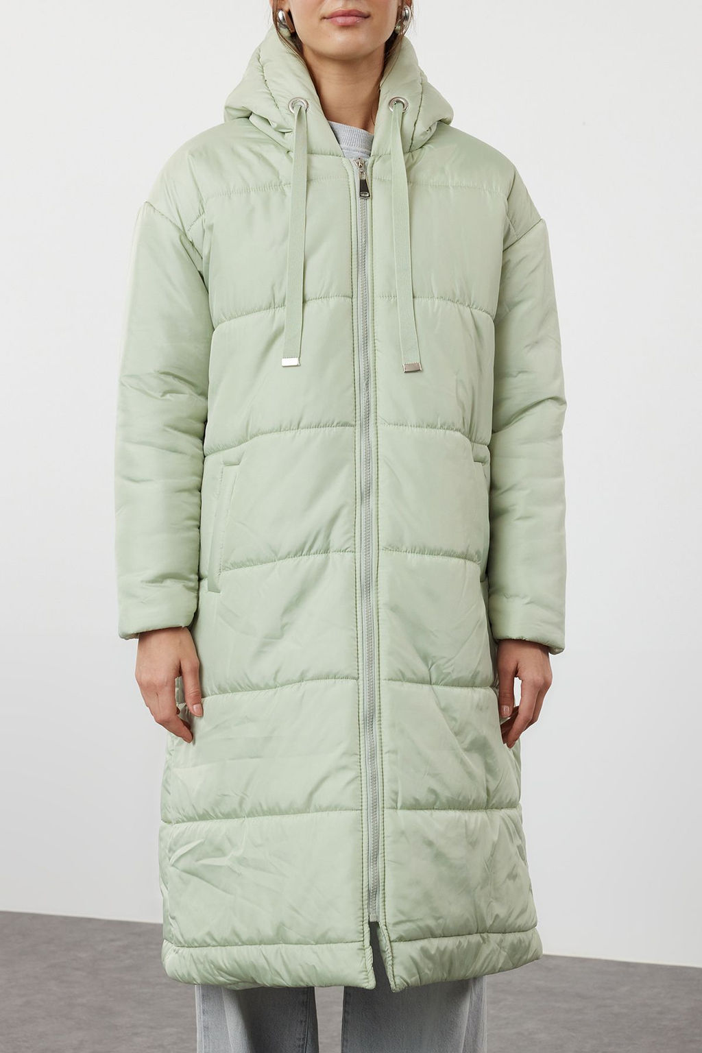 TRENDYOLMILLA Siyah Kapusonlu Su Itici Uzun Sisme Mont TWOAW24MO00136  фото 17