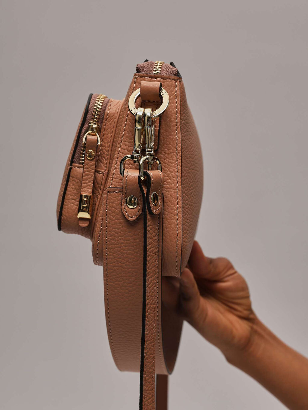 Сумка багет на плечо Deboro 31103 бежевая нуга