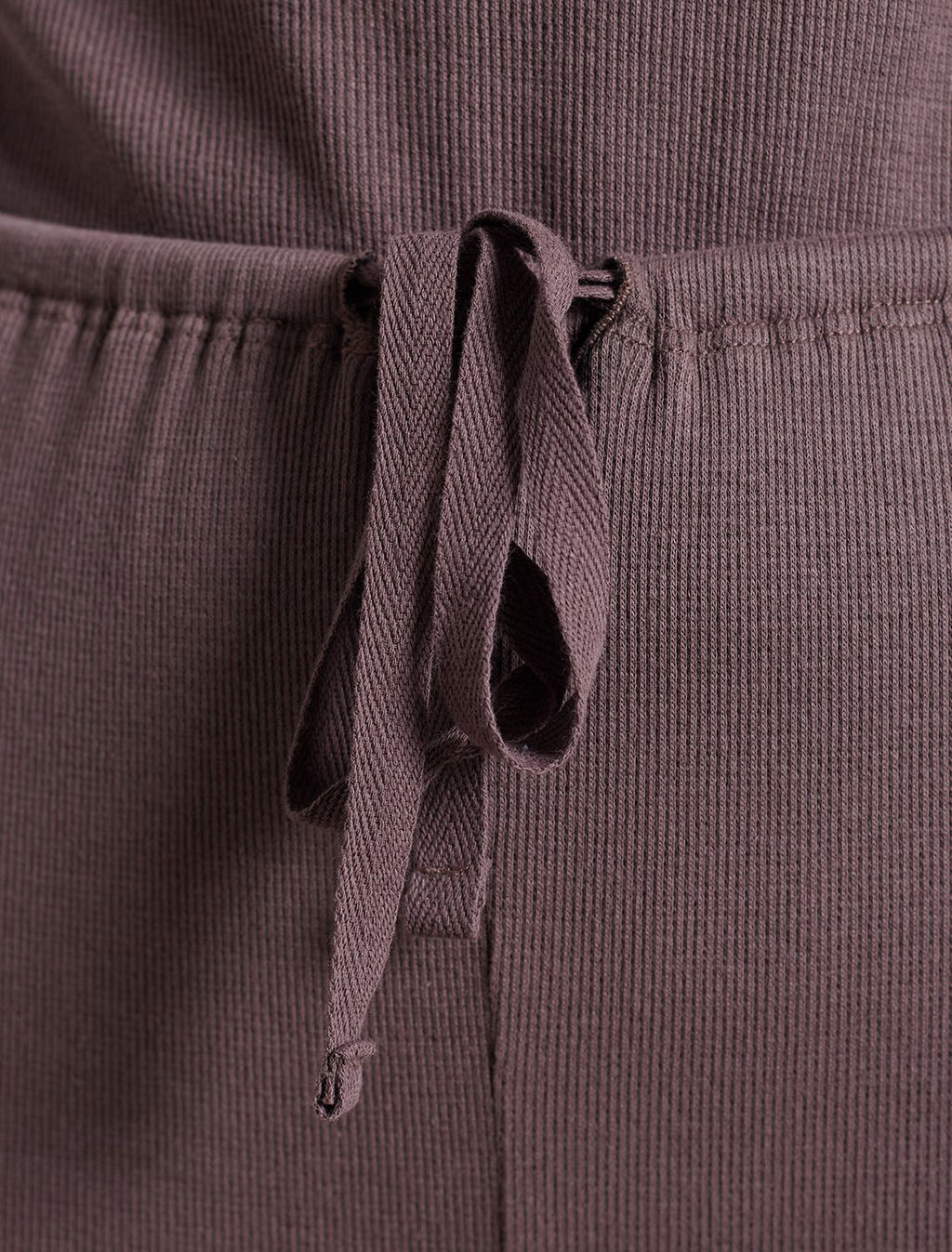 Прямые брюки с поясом на резинке из фактурного трикотажа в рубчик - Vilatte фото 2