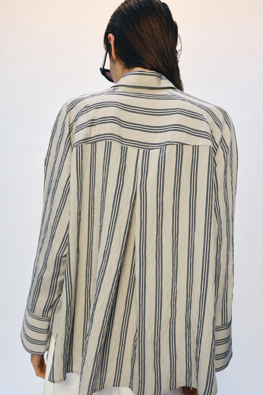 CAMISA OVERSIZE RAYAS ZW COLLECTION / Beige / Marino - Zara фото 4