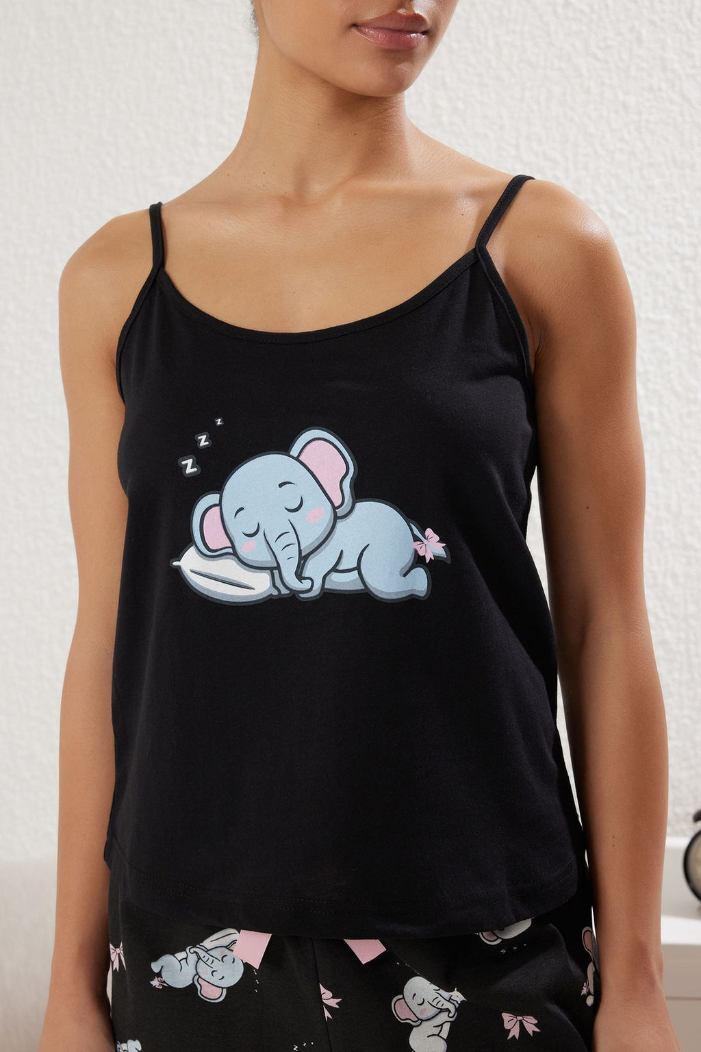 Trendyolmilla Siyah %100 Pamuklu Fil Desenli Kurdele/Fiyonklu Sortlu Orme Pijama Tak?m? THMSS25PT00170