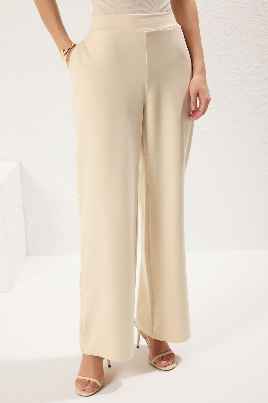 TRENDYOLMILLA Siyah Onu Duz Arkas? Lastikli Straight/Duz Kesim Yuksek Bel Orme Pantolon TWOSS25PL00053 фото 10