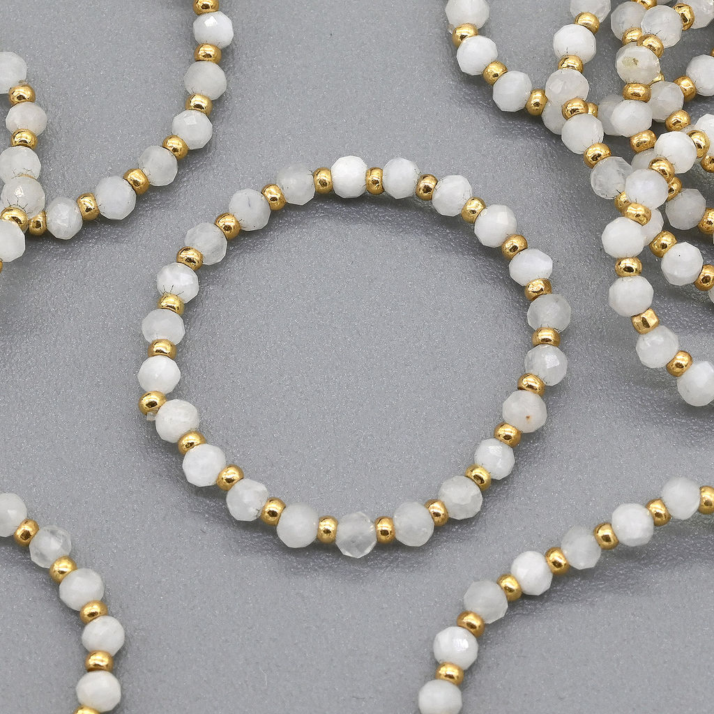 Кольцо на резинке с лунным камнем ( Адуляр) шарик 2мм Радуга камня