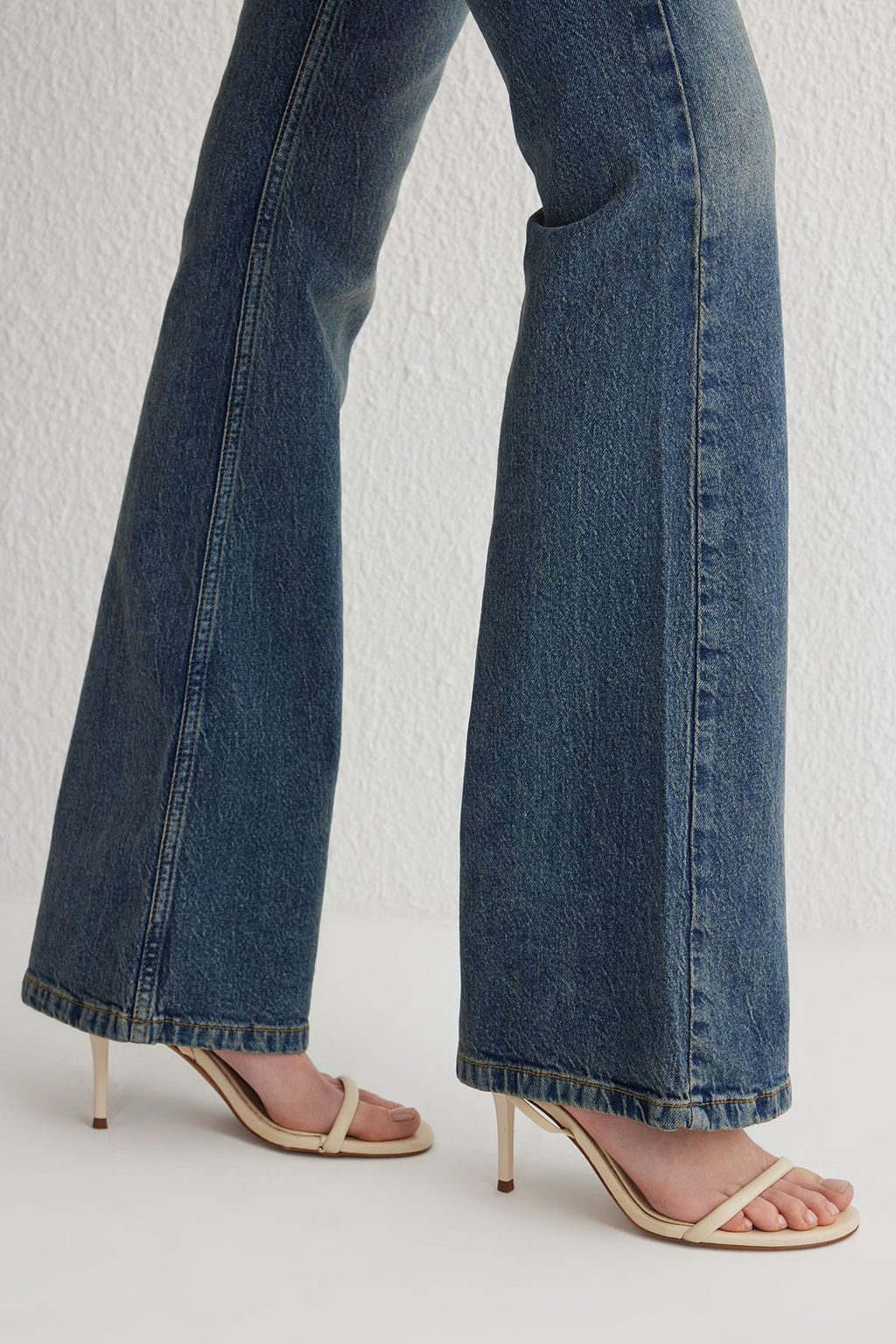 TRENDYOLMILLA Koyu Mavi Yuksek Bel Flare Jeans TWOSS25JE00101  фото 16