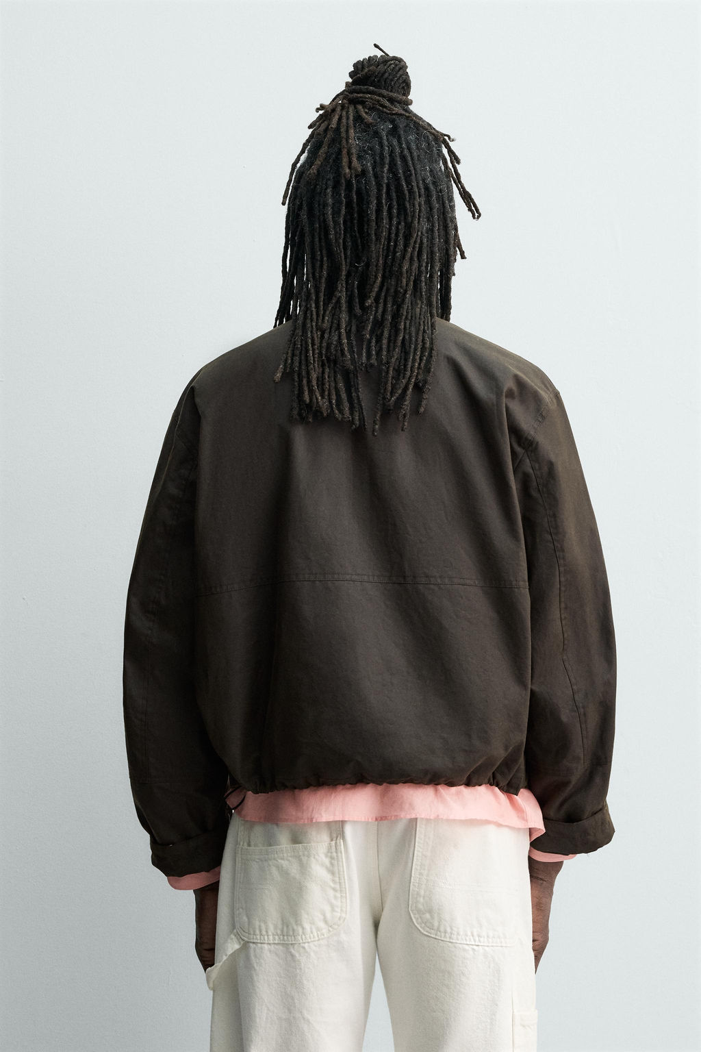 CAZADORA CROPPED FIT EFECTO ENCERADO AARON LEVINE X ZARA / Marr?n  фото 3