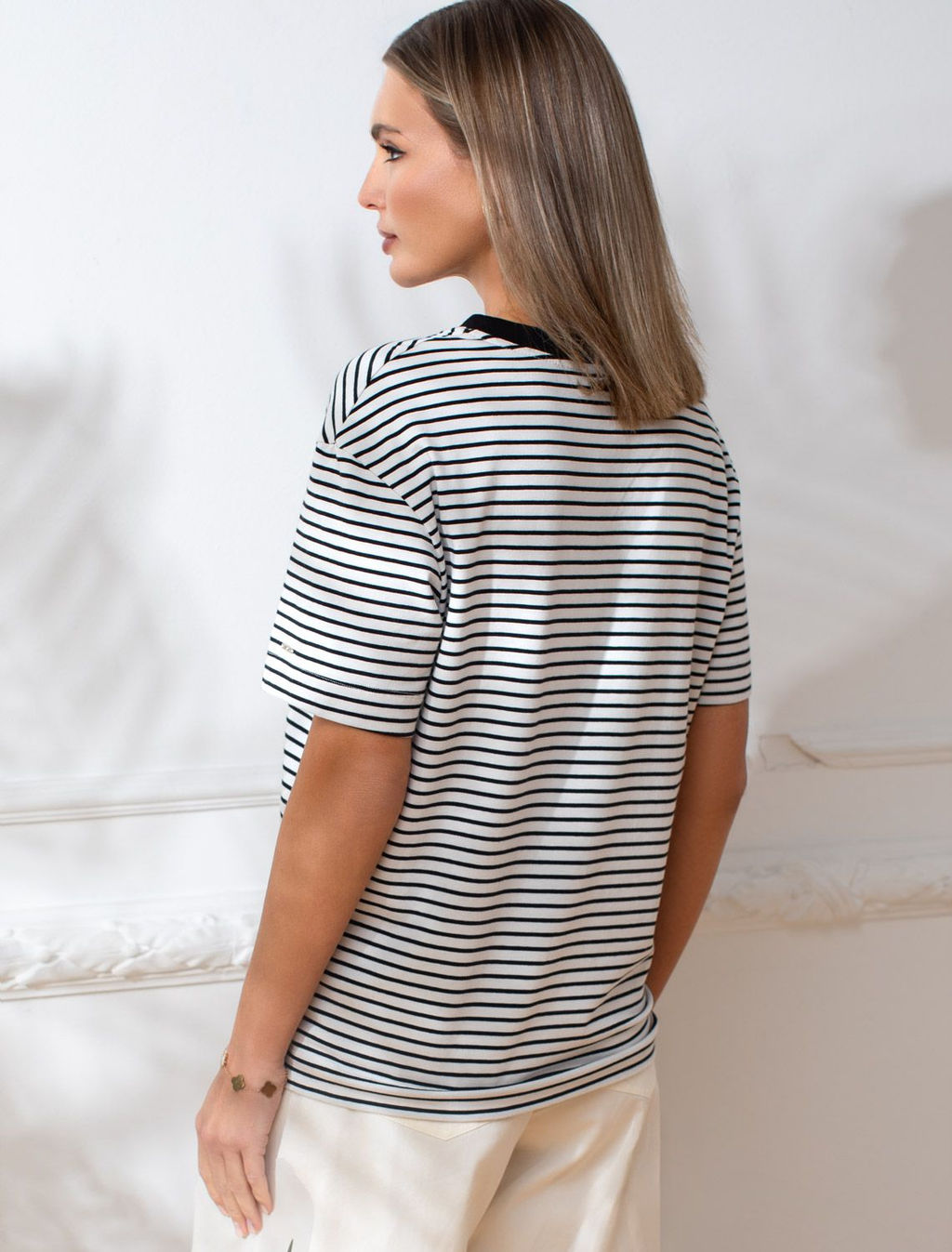 Свободная футболка в полоску из премиального хлопка с эластаном - Vilatte фото 3