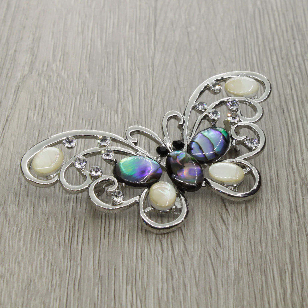 Брошь "Бабочка" со вставками из гелиотиса и белого перламутра