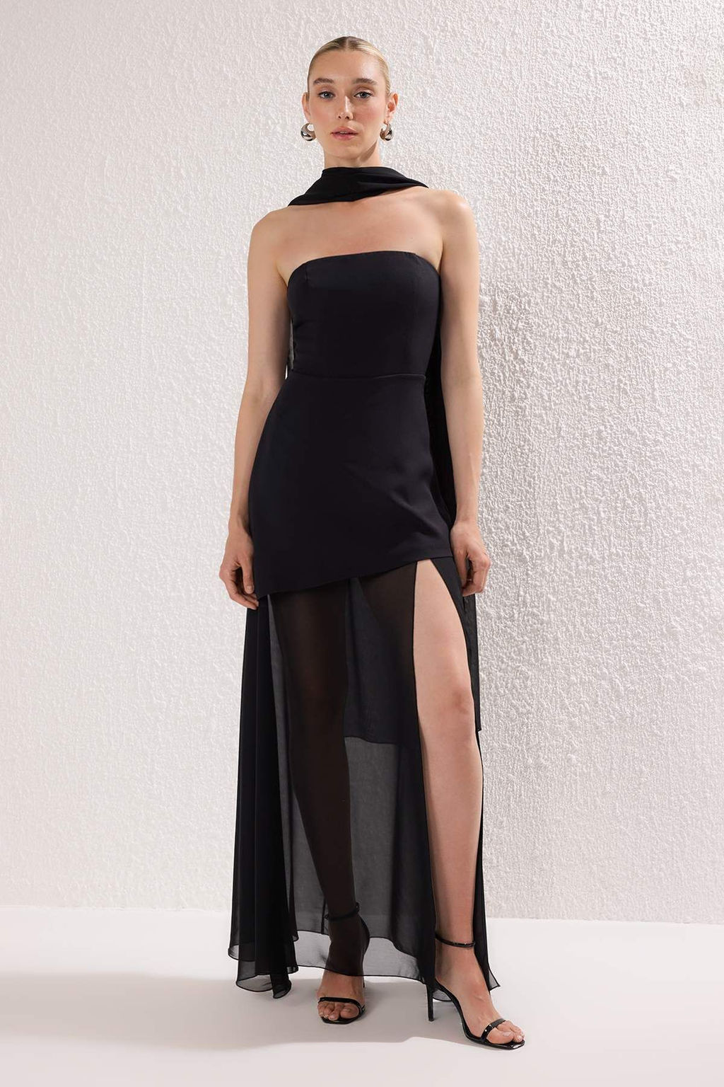 Siyah Sal Detayl? Dokuma Maxi Abiye & Mezuniyet Elbisesi TPRSS25AE00188