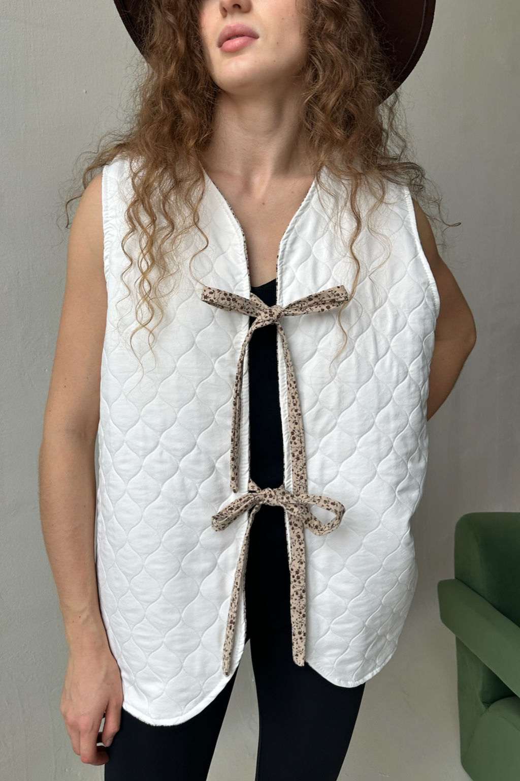 Жилет стеганый HOME109/02/Бежевый, коричневый