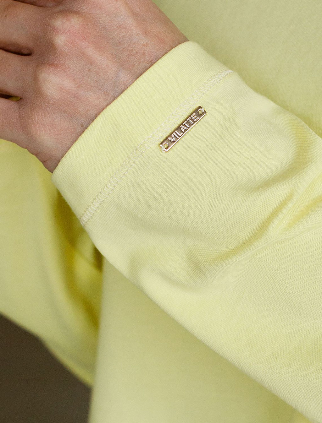 Базовый лонгслив из премиального хлопка с эластаном - Vilatte фото 2