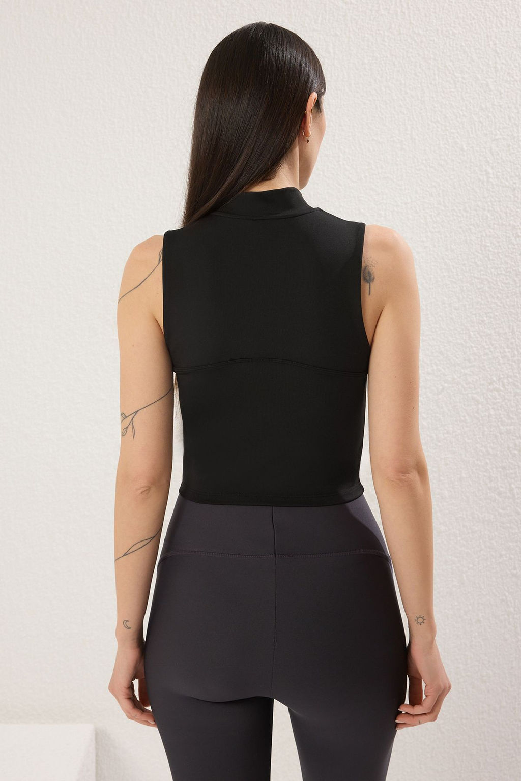 Trendyolmilla Siyah Dalg?c/Scuba Kumas Dikis Detayl? Fermuarl? Spor Orme Ust/Bluz THMSS25BZ00008  фото 4