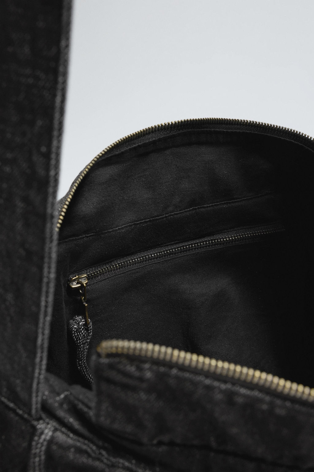 MULTI-POCKET DENIM CROSSBODY BAG - Zara фото 4