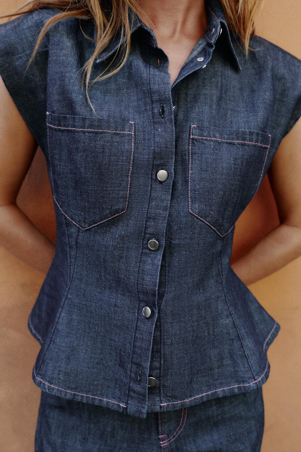 CAMISA PEPLUM HOMBRERAS CON LINO / ?ndigo - Zara фото 2