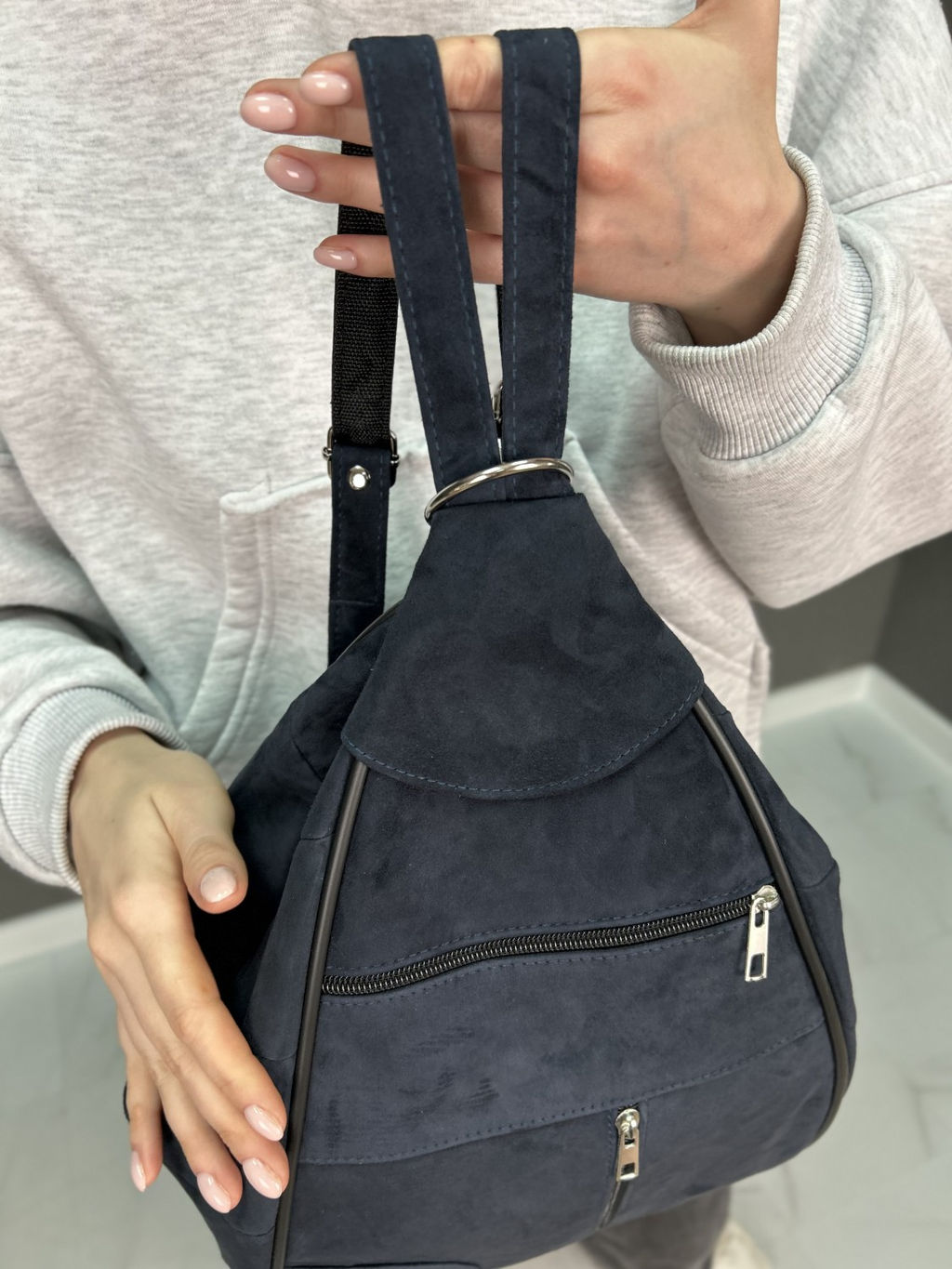 Сумка-рюкзак женская из телячьей кожи