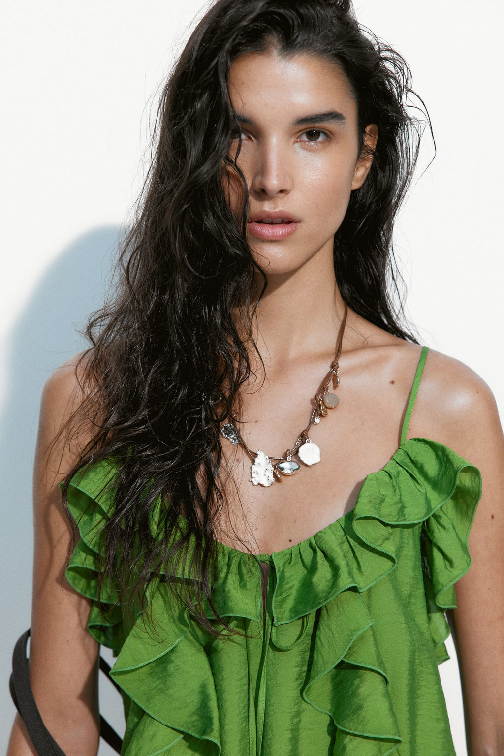 Vestido de tirantes con volantes decorativos - H&m фото 2