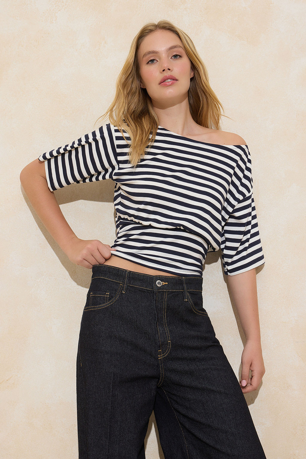 Lacivert Cizgili Regular/Normal Kal?p Asimetrik Yaka Yumusak Orme Bluz TWOSS26BZ00097