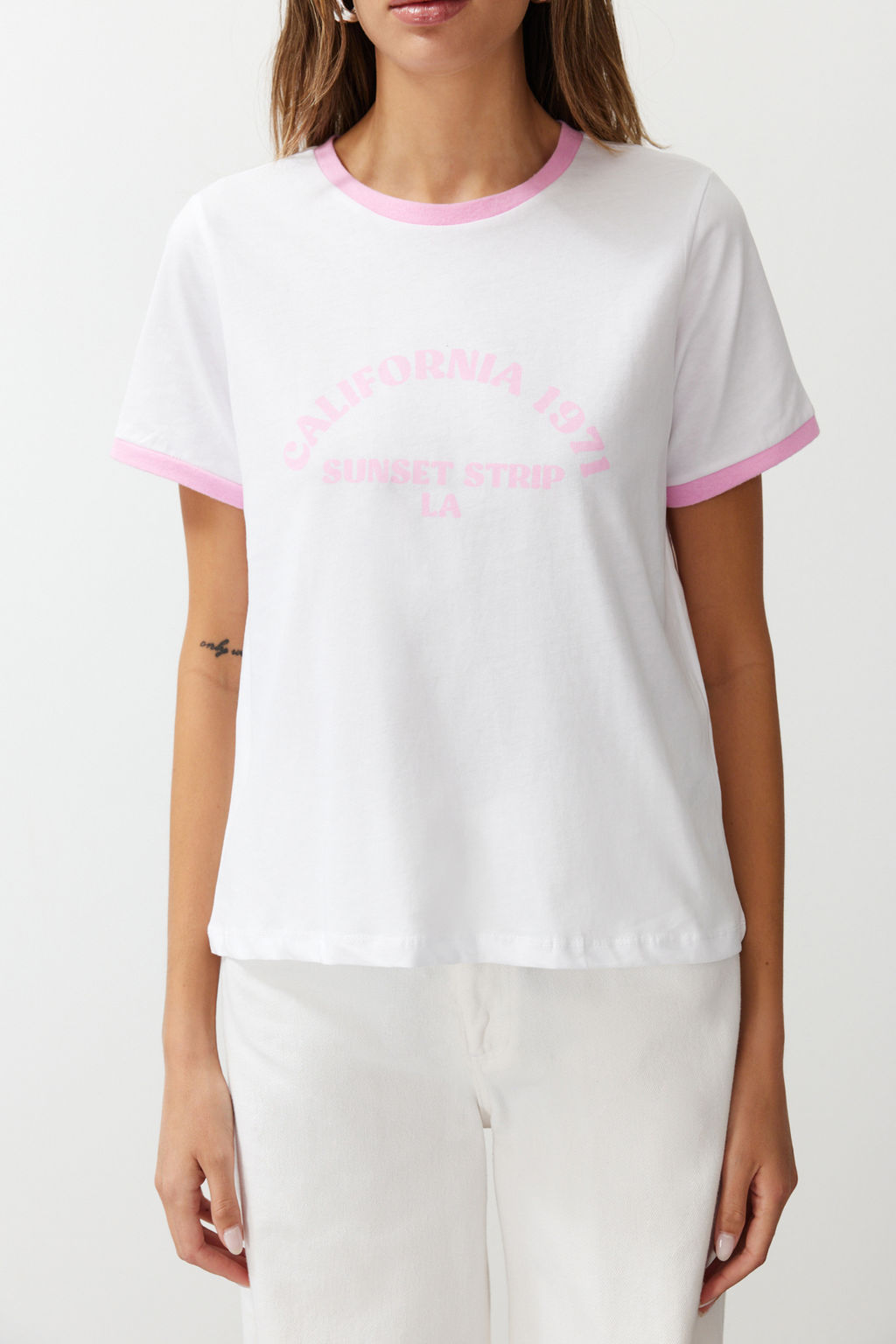 TRENDYOLMILLA Ekru %100 Pamuk Slogan Bask?l? Kontrast Biye Detayl? Orme T-Shirt TWOSS24TS00105 фото 5