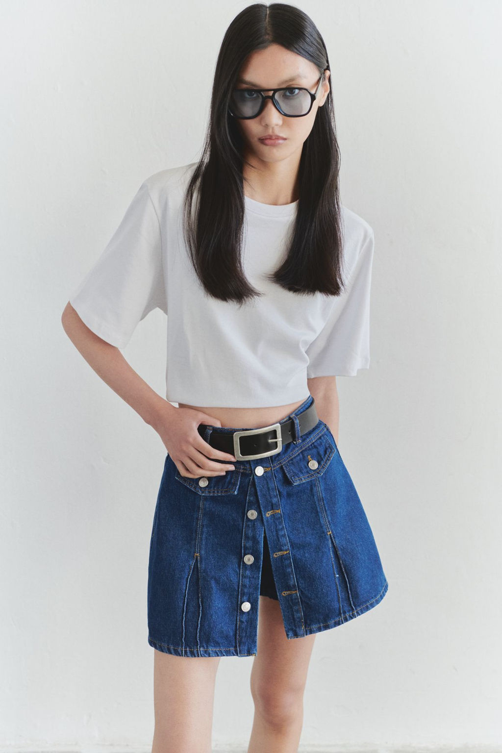 TRENDYOLMILLA Limited Edition Koyu Mavi Dugme Detayl? Denim Sort Etek TWOSS25SR00064