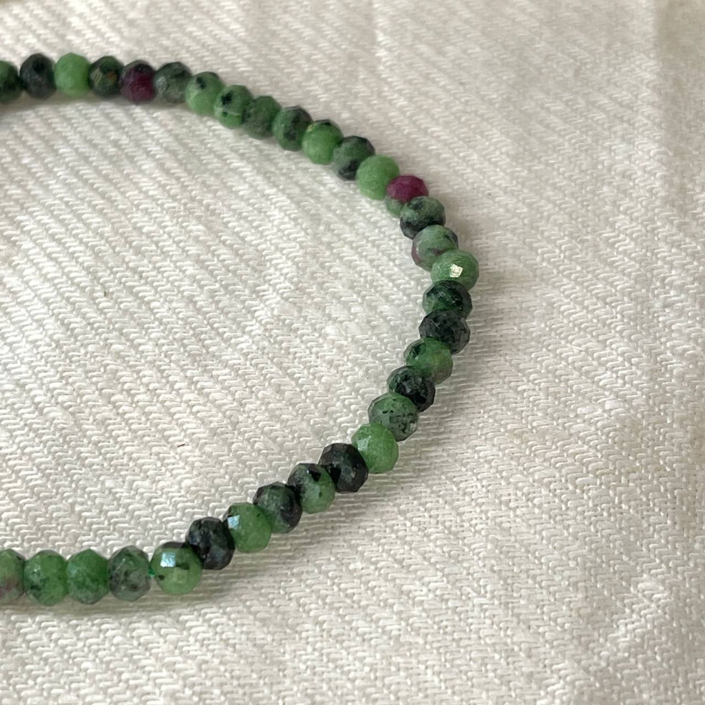 Браслет из Цоизита с включением Рубина 17 см +