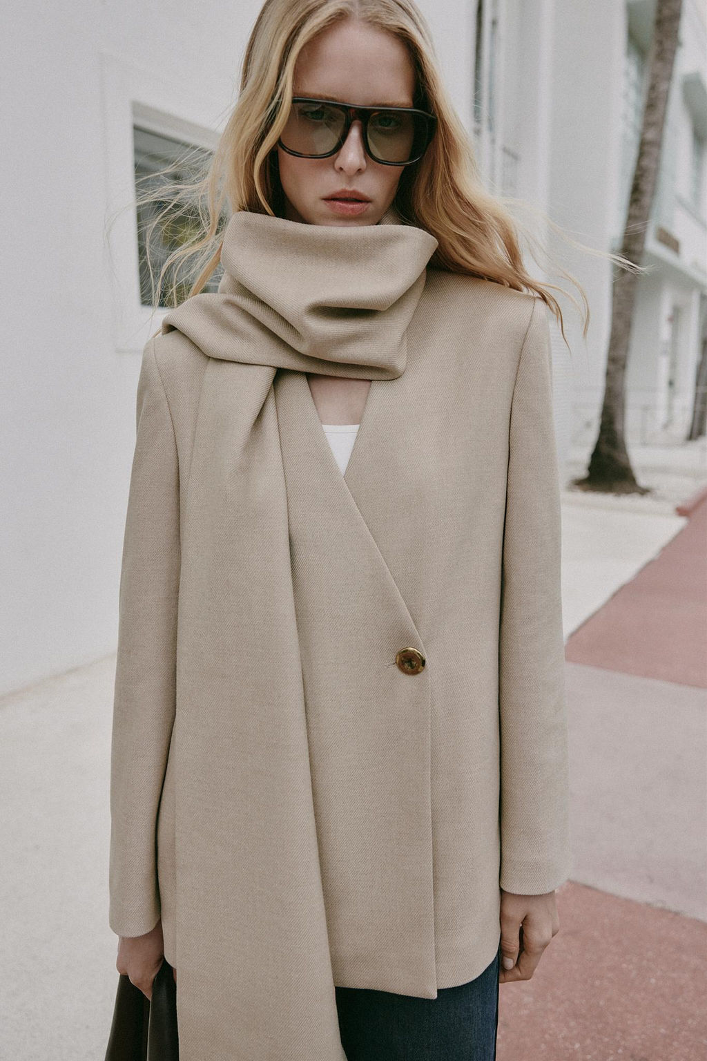 BLAZER WITH DRAPED NECK - Zara фото 4