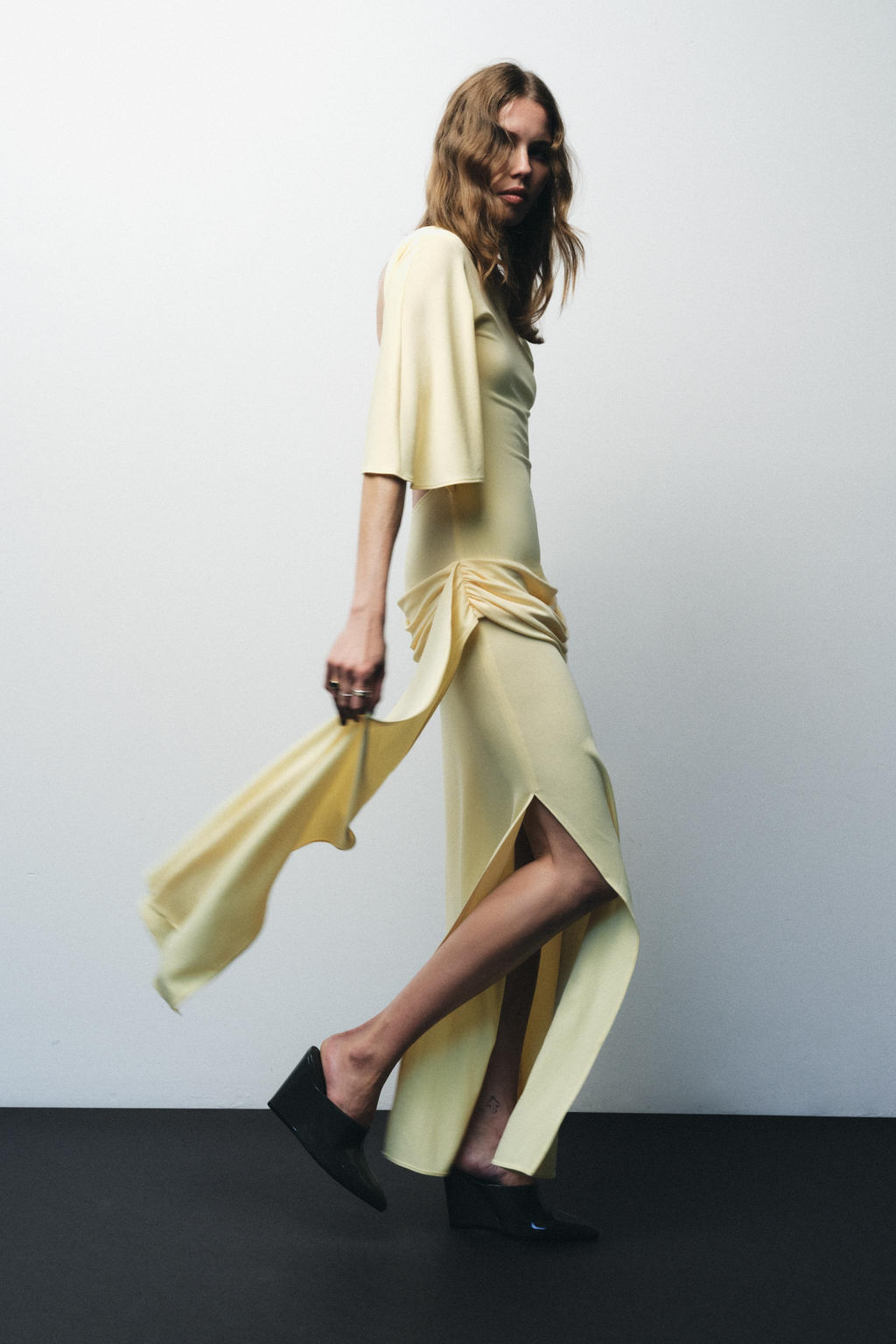 OPEN BACK CAPE LONG DRESS - Zara фото 3