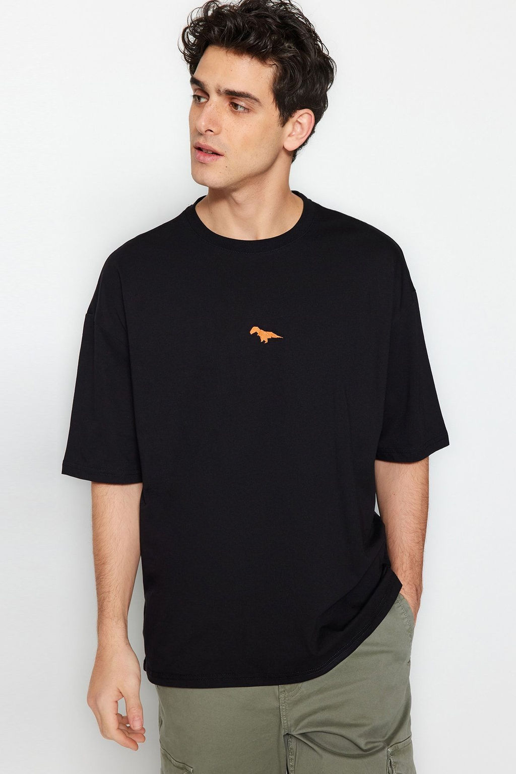 TRENDYOL MAN Buyuk Beden Siyah Oversize/Genis Kesim %100 Pamuklu Dinozor Nak?sl? T-Shirt TMNSS24BF00013 - Trendyolmilla фото 7