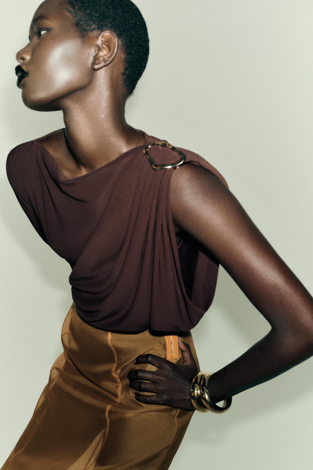 FLOWING BODYSUIT WITH BROOCH DETAIL - Zara фото 4