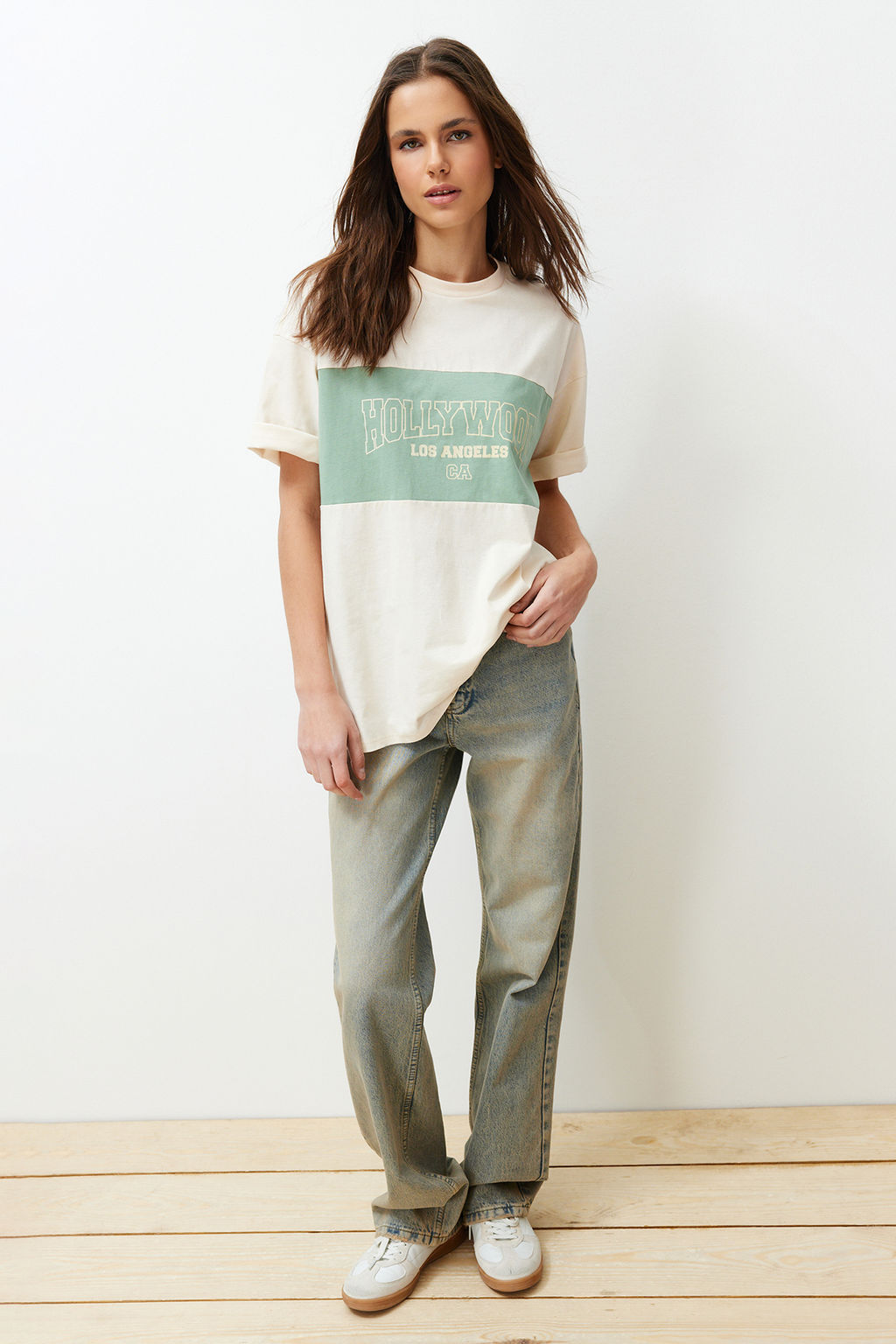 TRENDYOLMILLA Tas %100 Pamuk Renk Bloklu Sehir Bask?l? Oversize/Genis Kesim Orme T-Shirt TWOSS24TS00079 фото 3