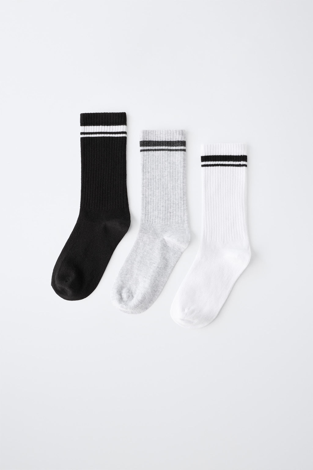 PACK TRES CALCETINES ALTOS RAYA DEPORTIVA / Negro / Blanco - Zara фото 4