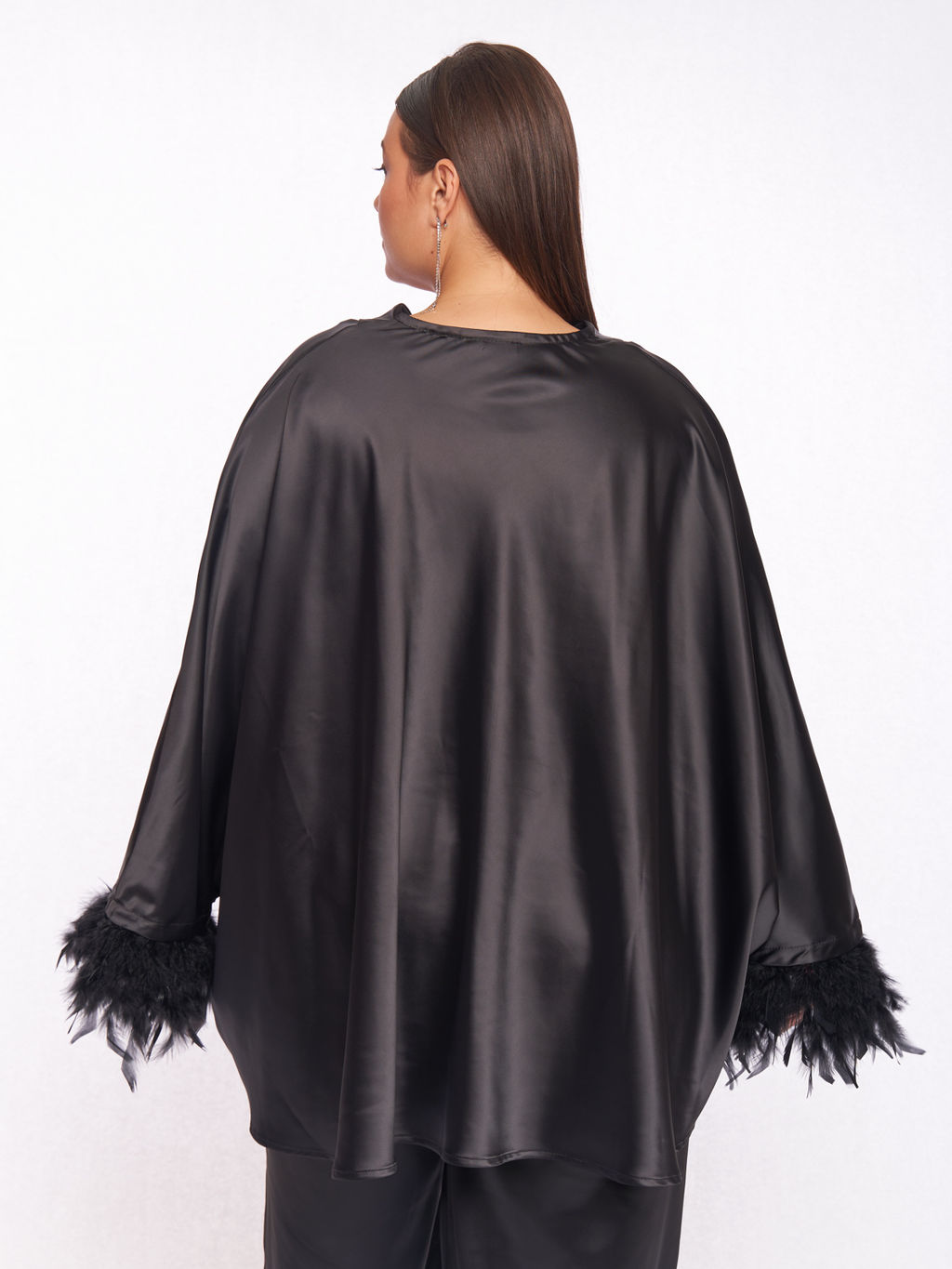 Блузка атласная с перьями TBL73637BLK01 - Артесса фото 9