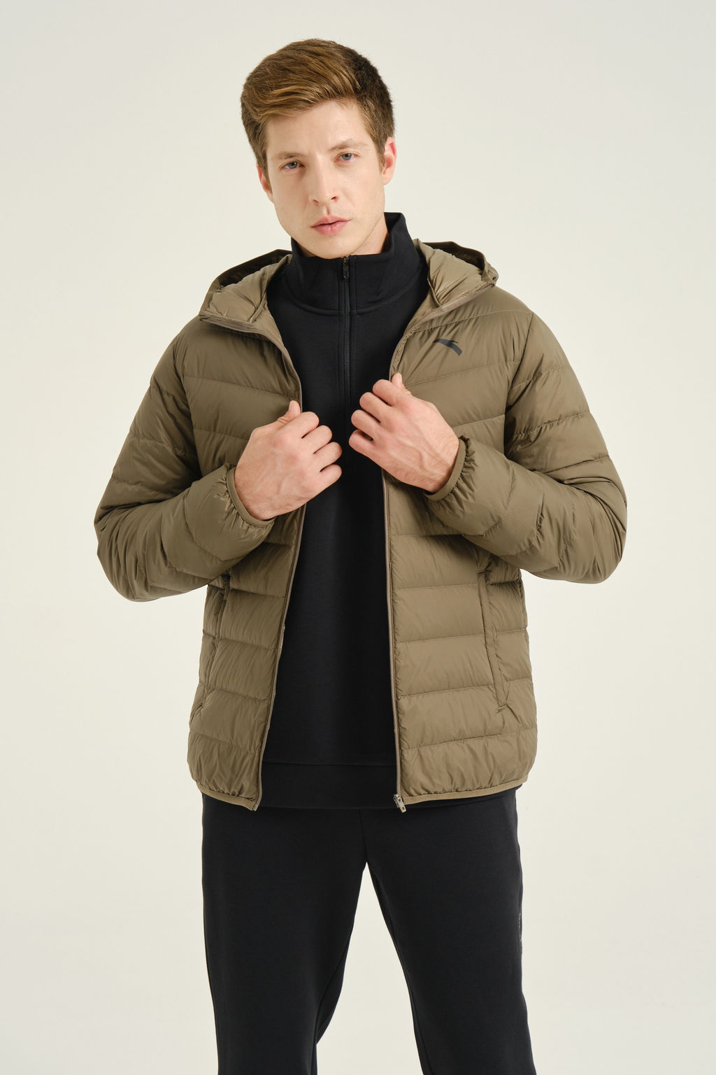 Пуховик лёгкий с капюшоном Темно-зеленый