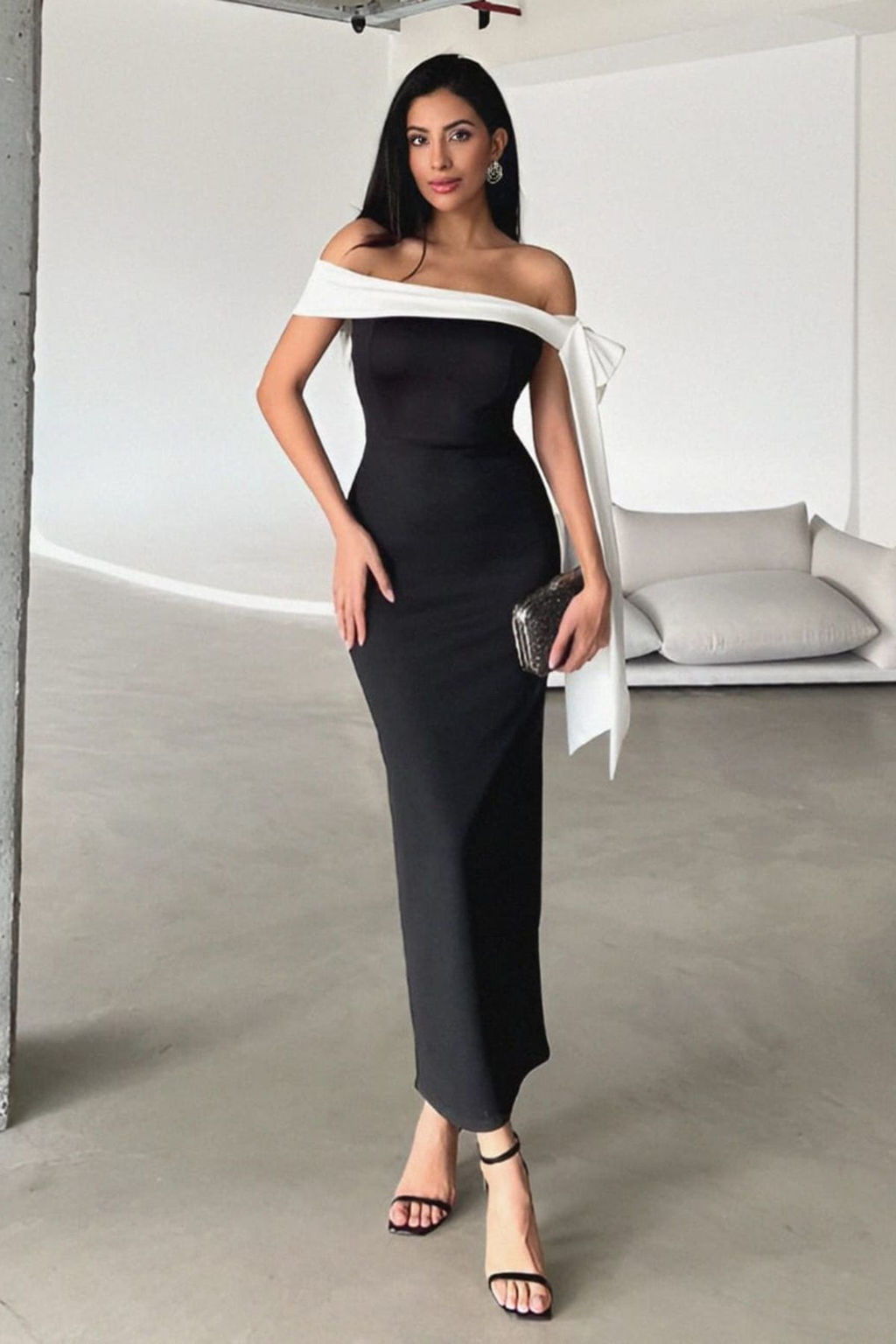 TRENDYOLMILLA Siyah-Beyaz Vucuda Oturan Omuz Fiyonk Detayl? Orme S?k Elbise TPRSS25EL00293 фото 5