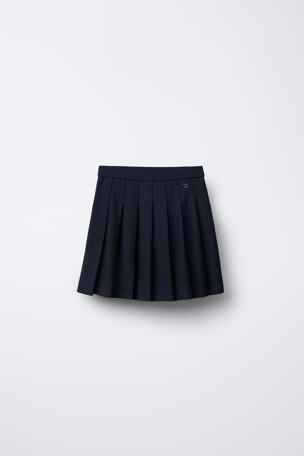 BOX PLEAT SKIRT WITH HEART APPLIQUE