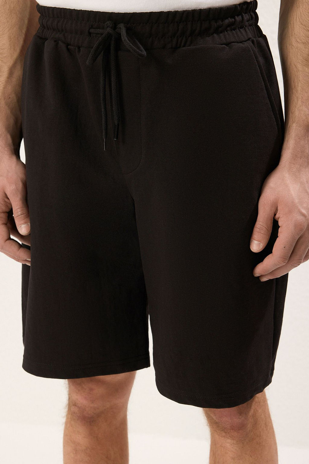 Basic Siyah Oversize/Genis Kesim Lastik Belli Bagc?kl? Sort TMNSS22SR0257