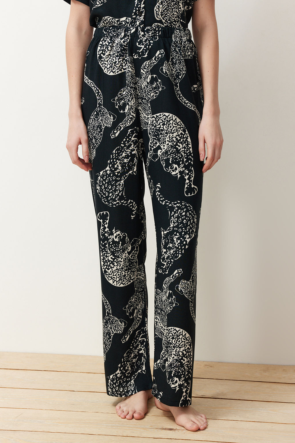 Trendyolmilla Antrasit Kaplan Desenli Viskon Dokuma Pijama Tak?m? THMSS24PT00289 фото 5