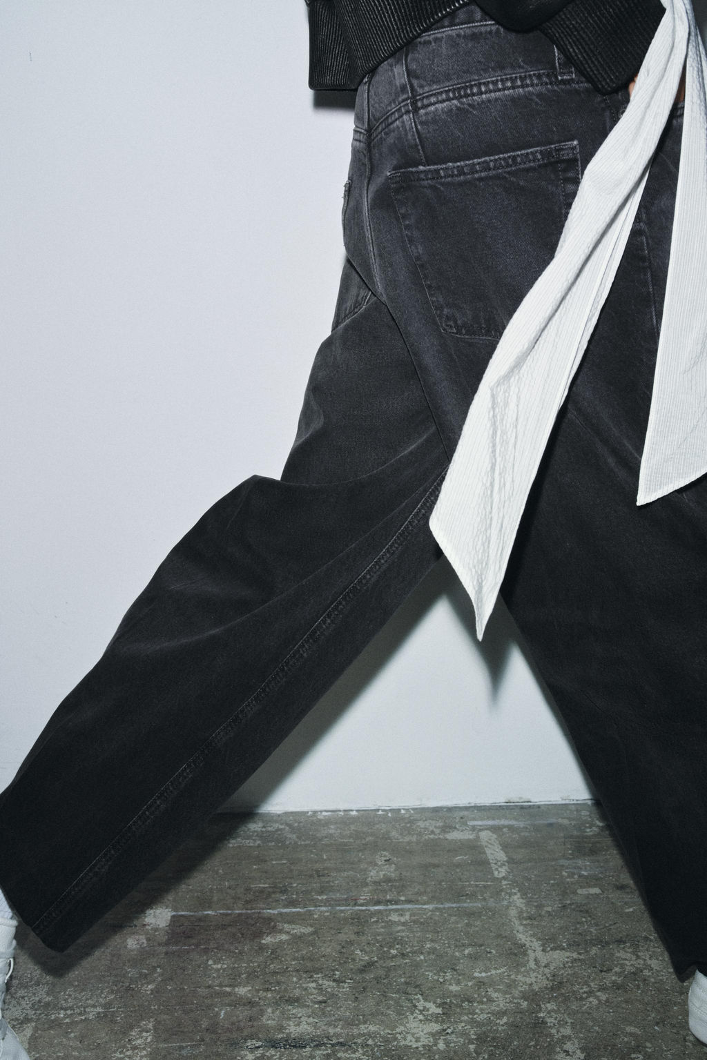 ZW COLLECTION HIGH-WAIST TAPERED JEANS - Zara фото 4