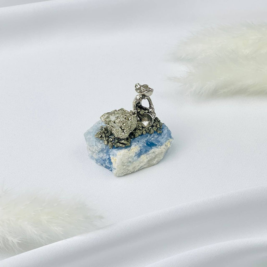 Фигурка Старатель на Кальците с Пиритом