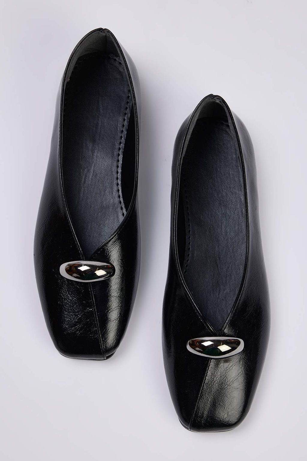 Siyah Aksesuar Detayl? Kare Burun Kad?n Babet TAKAW26BE00007