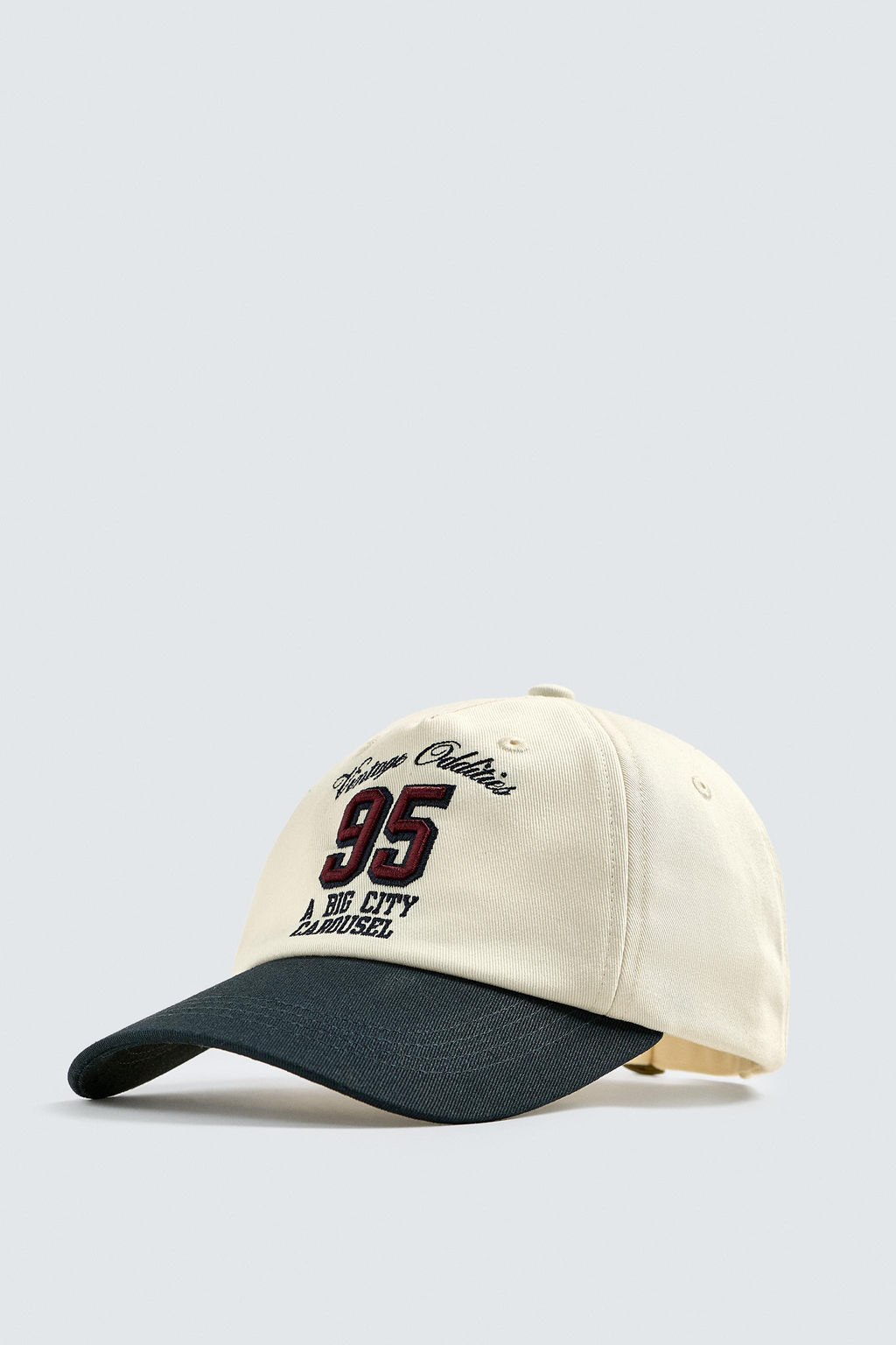CONTRAST EMBROIDERY CAP