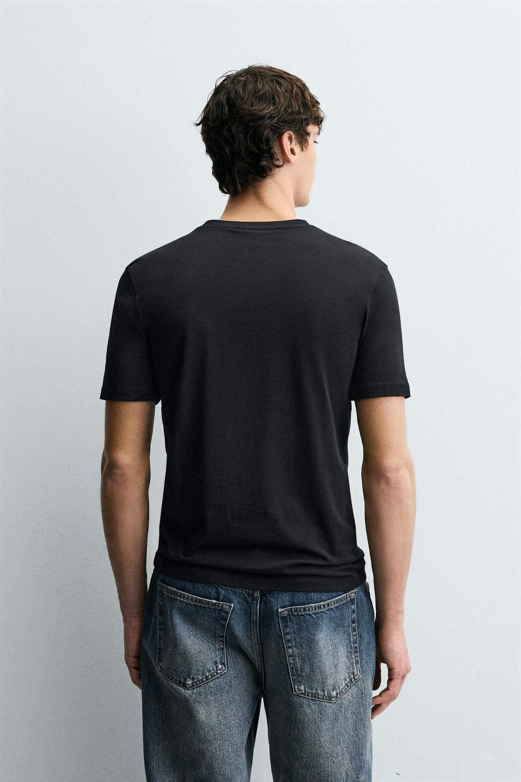 BASIC V-NECK T-SHIRT - Zara фото 11