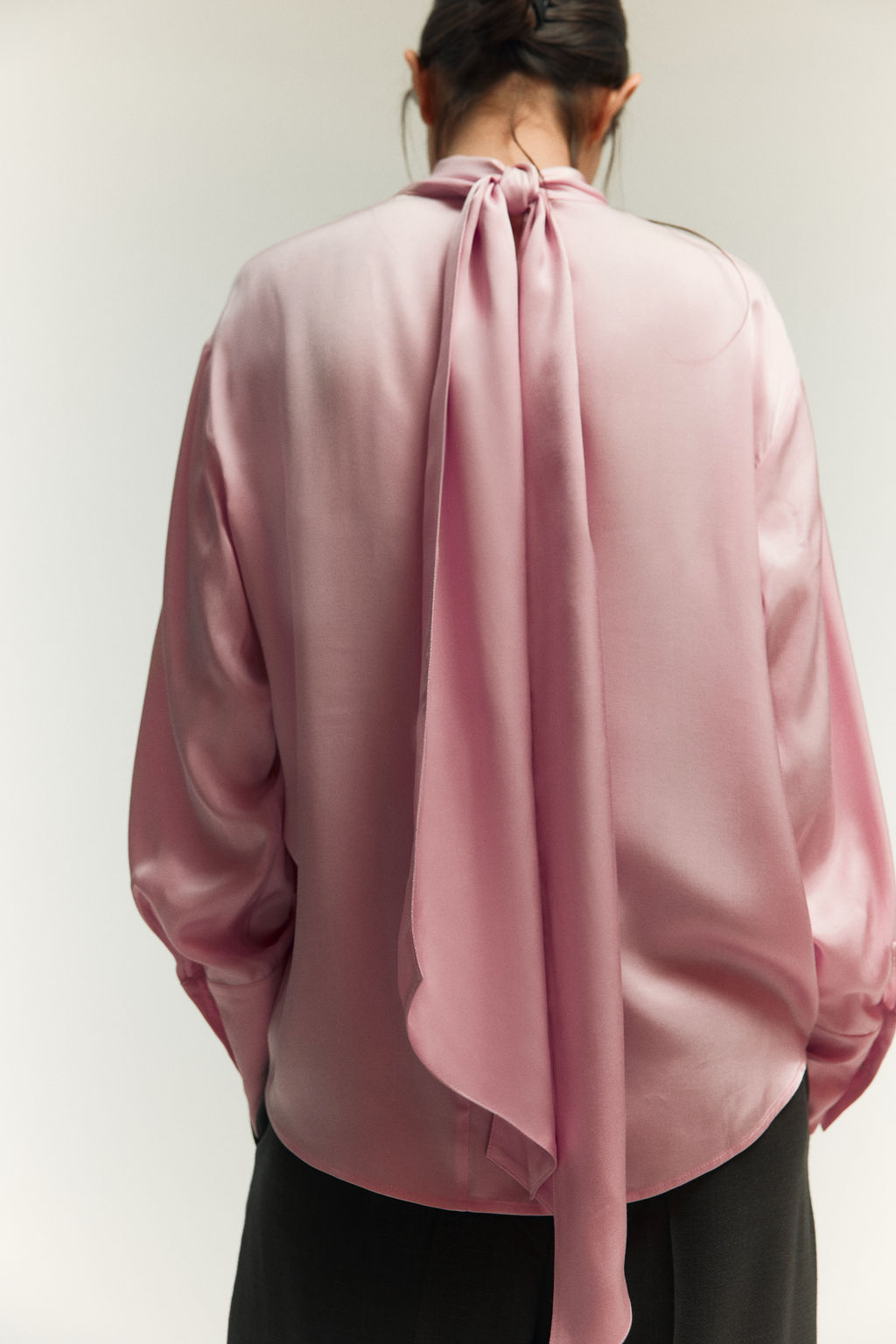 Blusa con fular decorativo - H&m фото 6