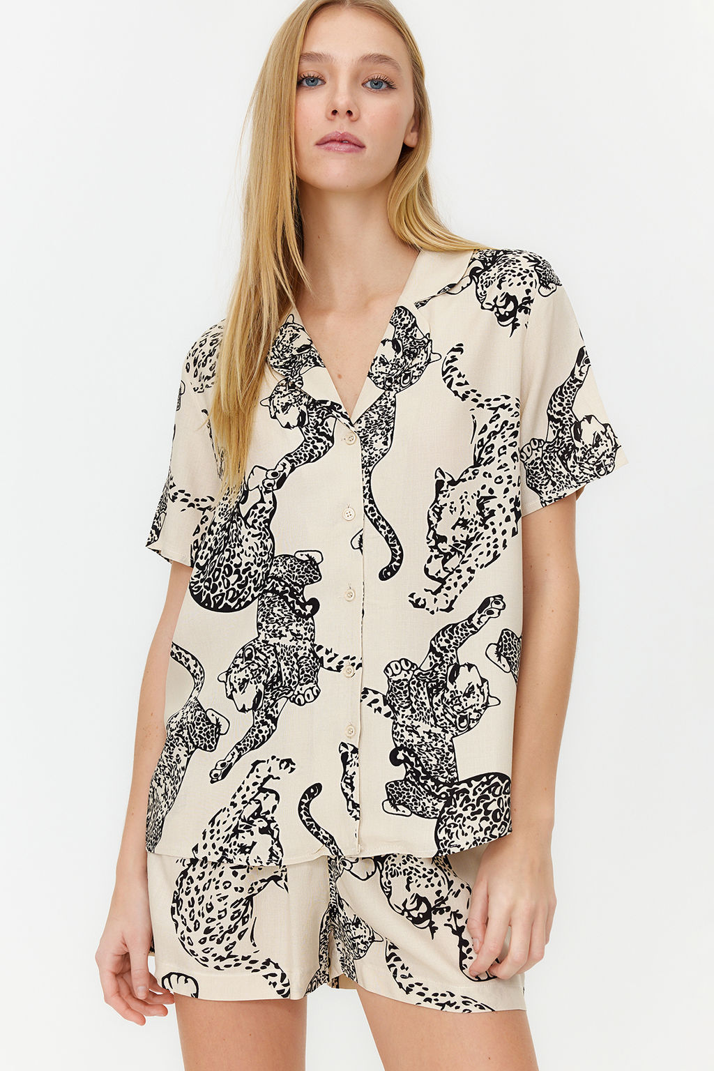 Krem Kaplan Desenli Viskon Sortlu Dokuma Pijama Tak?m? THMSS24PT00011