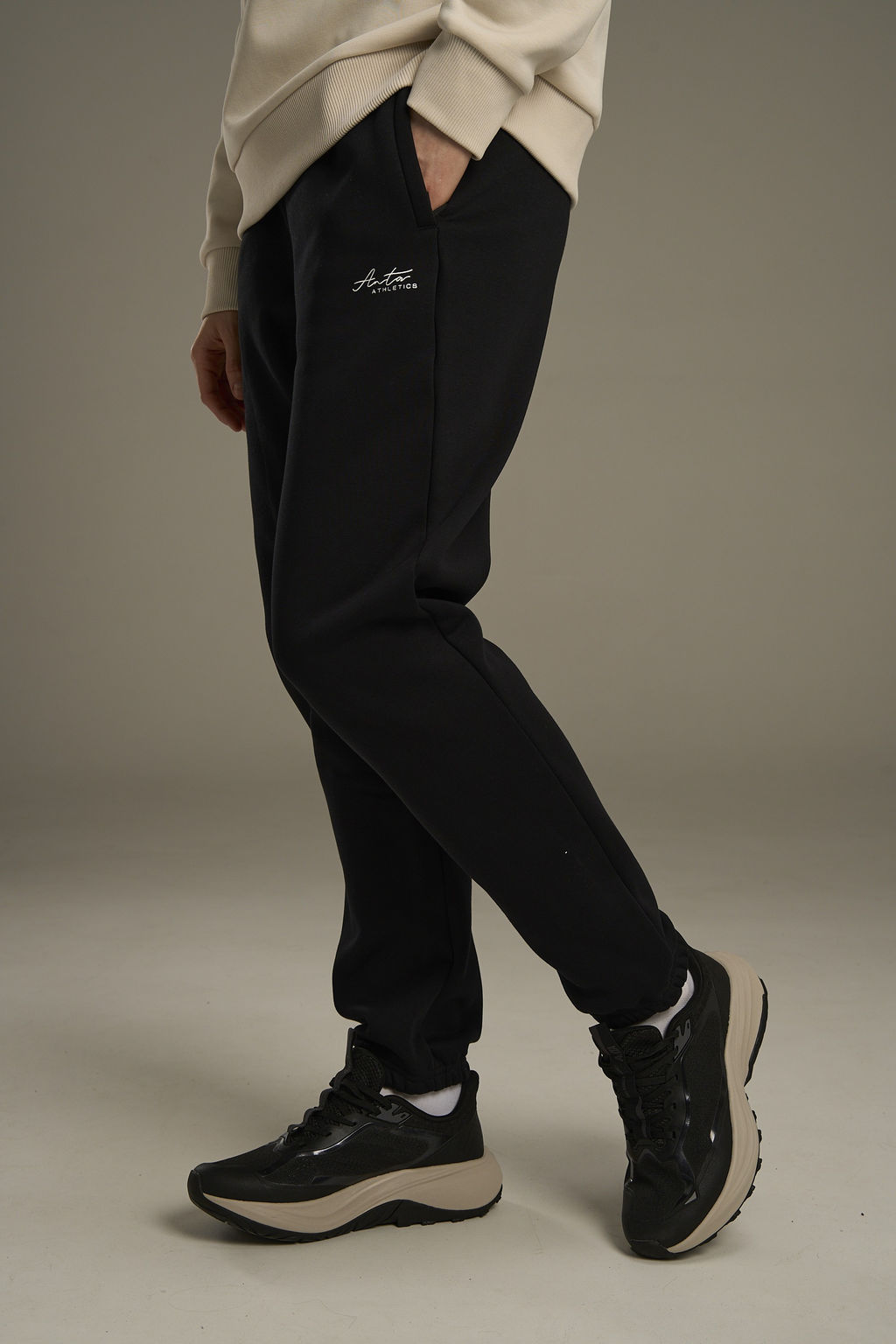 Брюки трикотажные утепленные Черный ANTA TRN Knit Track Pants фото 4