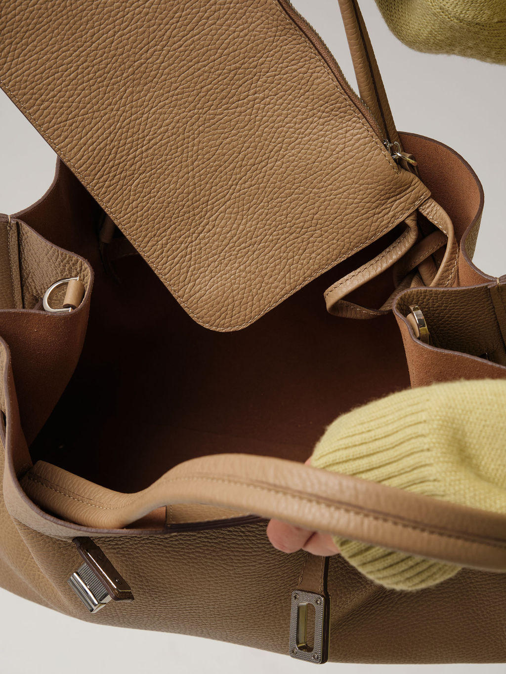 Кожаная сумка Deboro 31195 бежевый карандаш