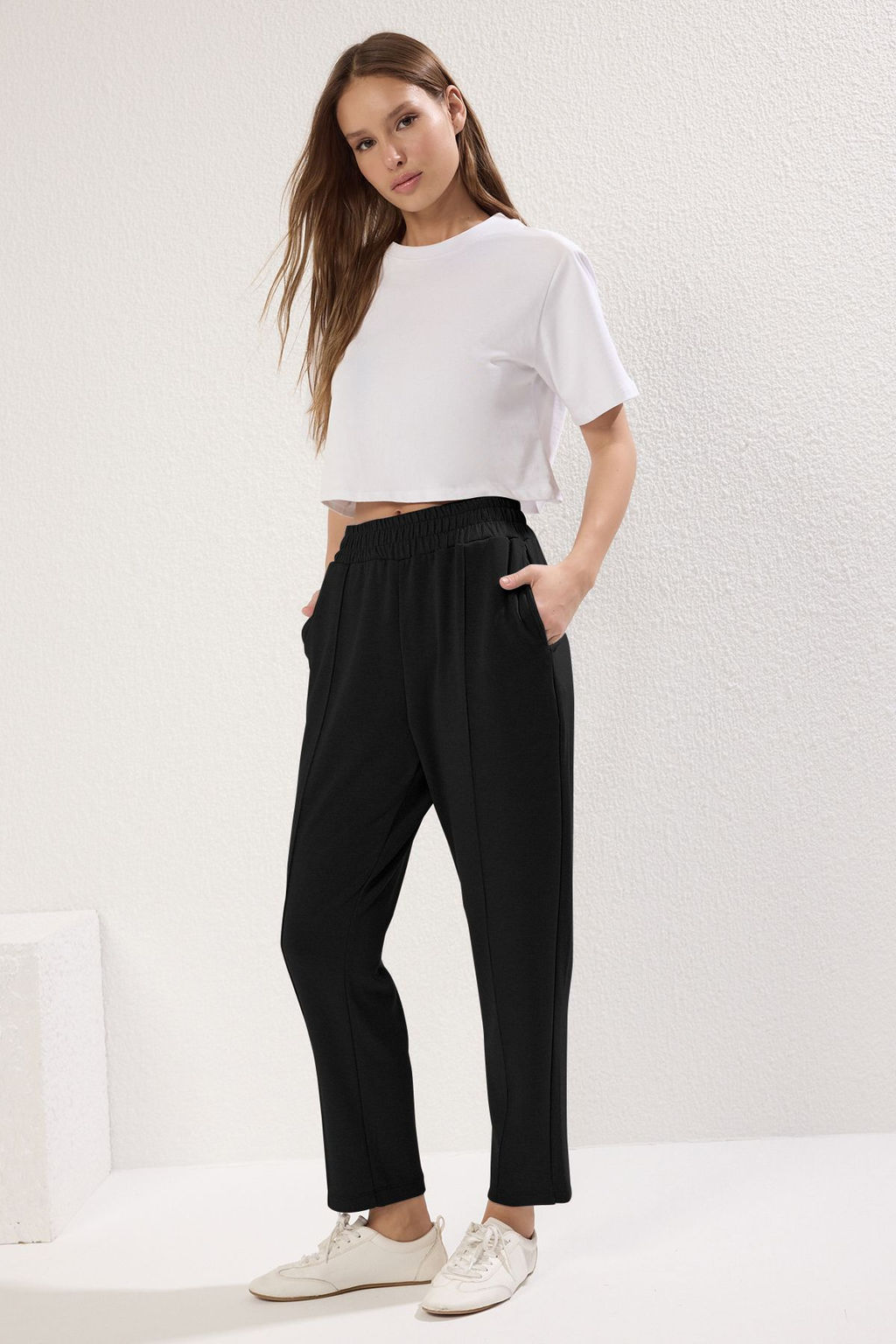 TRENDYOLMILLA Siyah Yumusak Tuseli Nervurlu Esnek Orme Pantolon TWOSS25PL00074