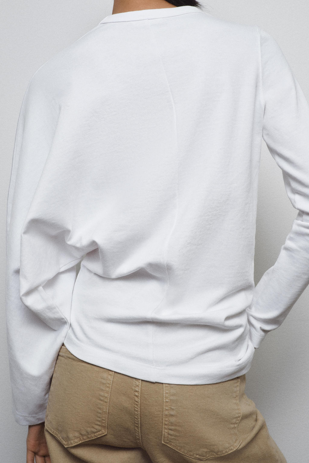 ASYMMETRIC LONG SLEEVE T-SHIRT - Zara фото 10