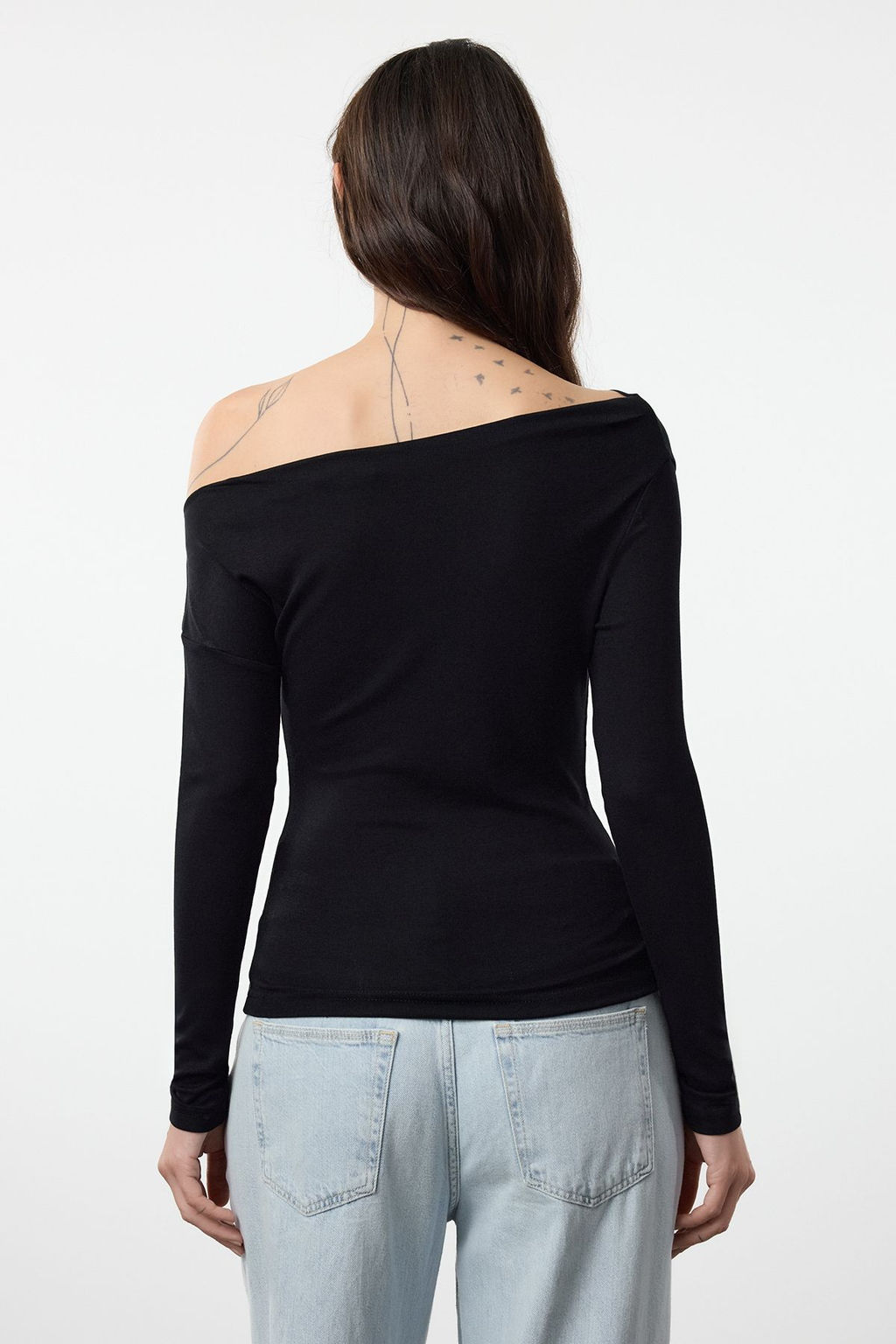 Siyah Duz Premium Yumusak Kumasl? Fitted/Vucuda Oturan Kay?k Yaka Orme Bluz TWOAW24BZ00227