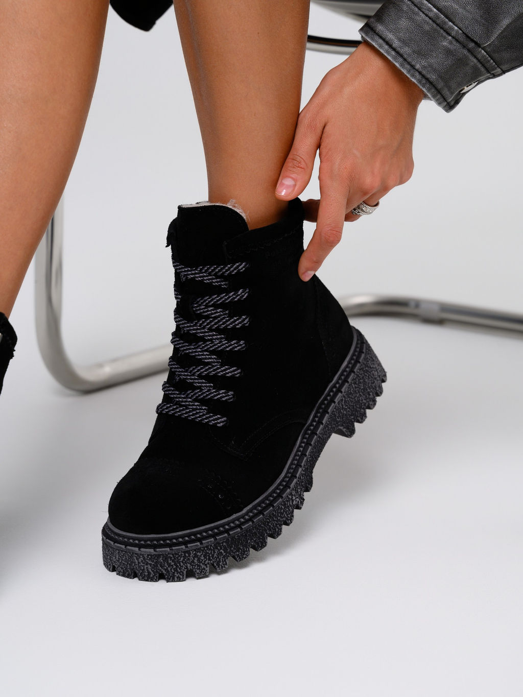 Ботинки 319.22511gr.Черный замша/мех