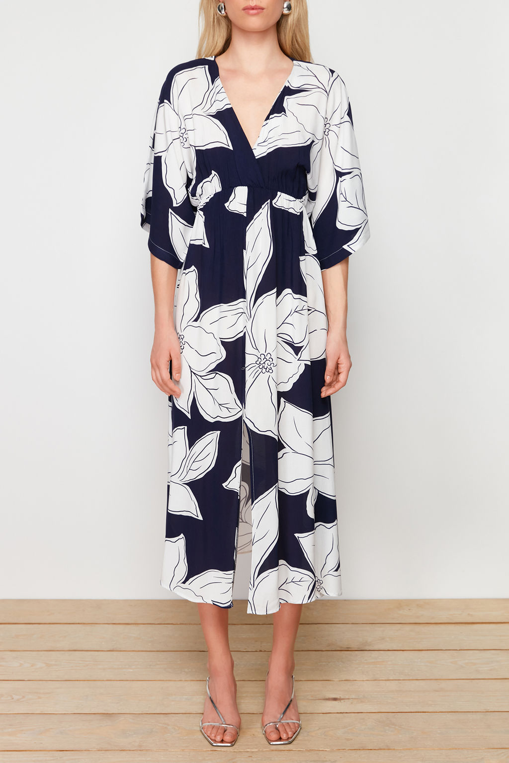 Lacivert Cicek Desenli A Kesim Kruvaze Yaka Midi Dokuma Elbise TWOSS24EL00913