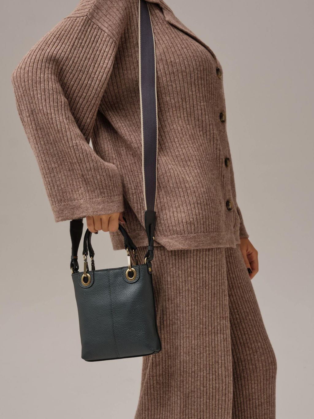 Сумка кожаная кросс-боди Deboro 30347 асфальт